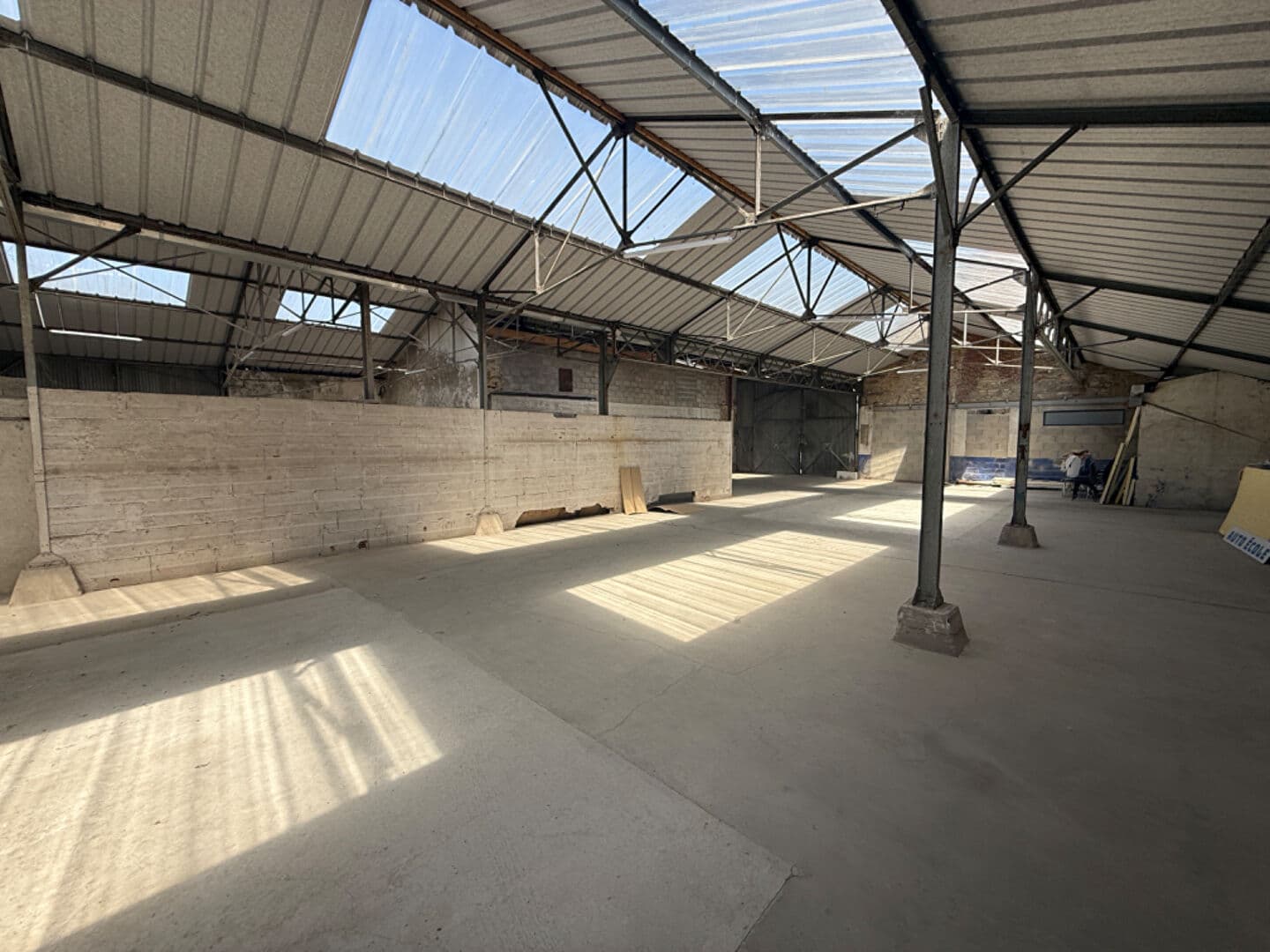 LOCAL DE STOCKAGE - A LOUER — Photo 2