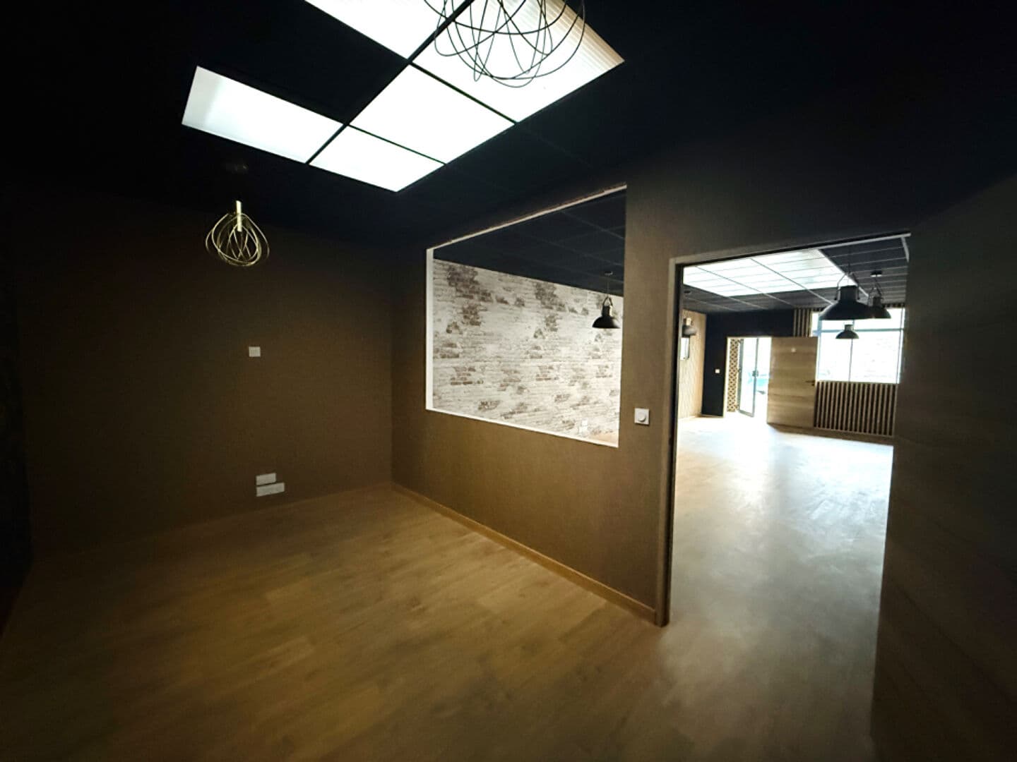 VITRE - LOCAL COMMERCIAL - A LOUER — Photo 3