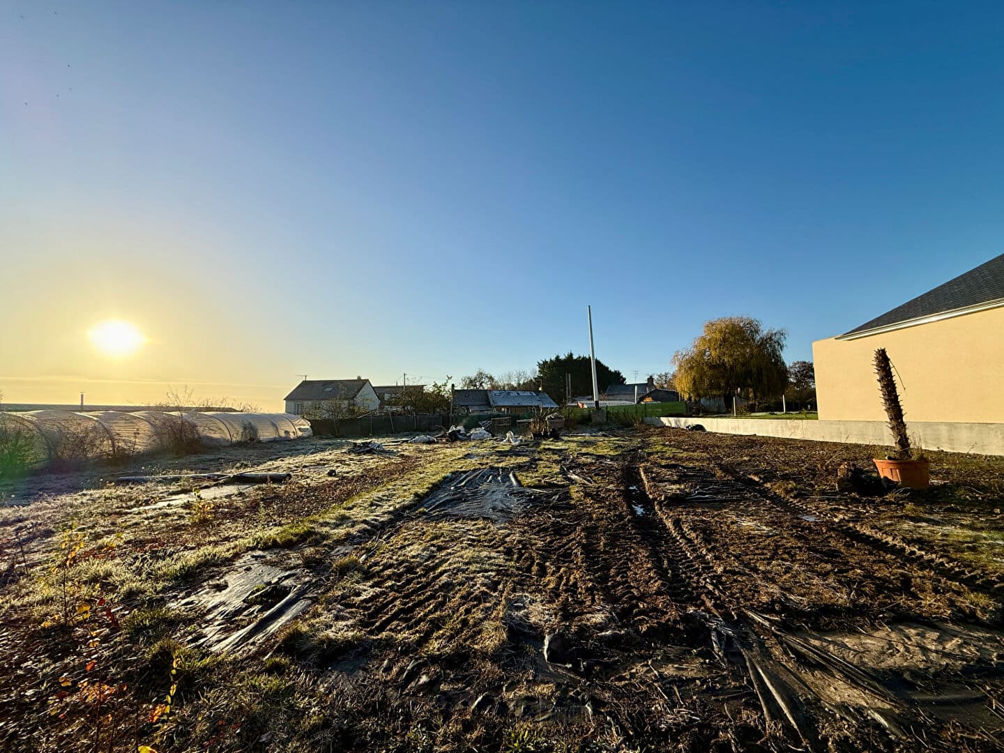 TERRAIN CONSTRUCTIBLE - A VENDRE - BOURGNEUF LA FORET — Photo 2