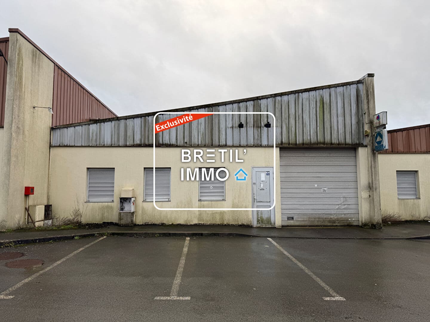 Local pro  pièces à VITRE