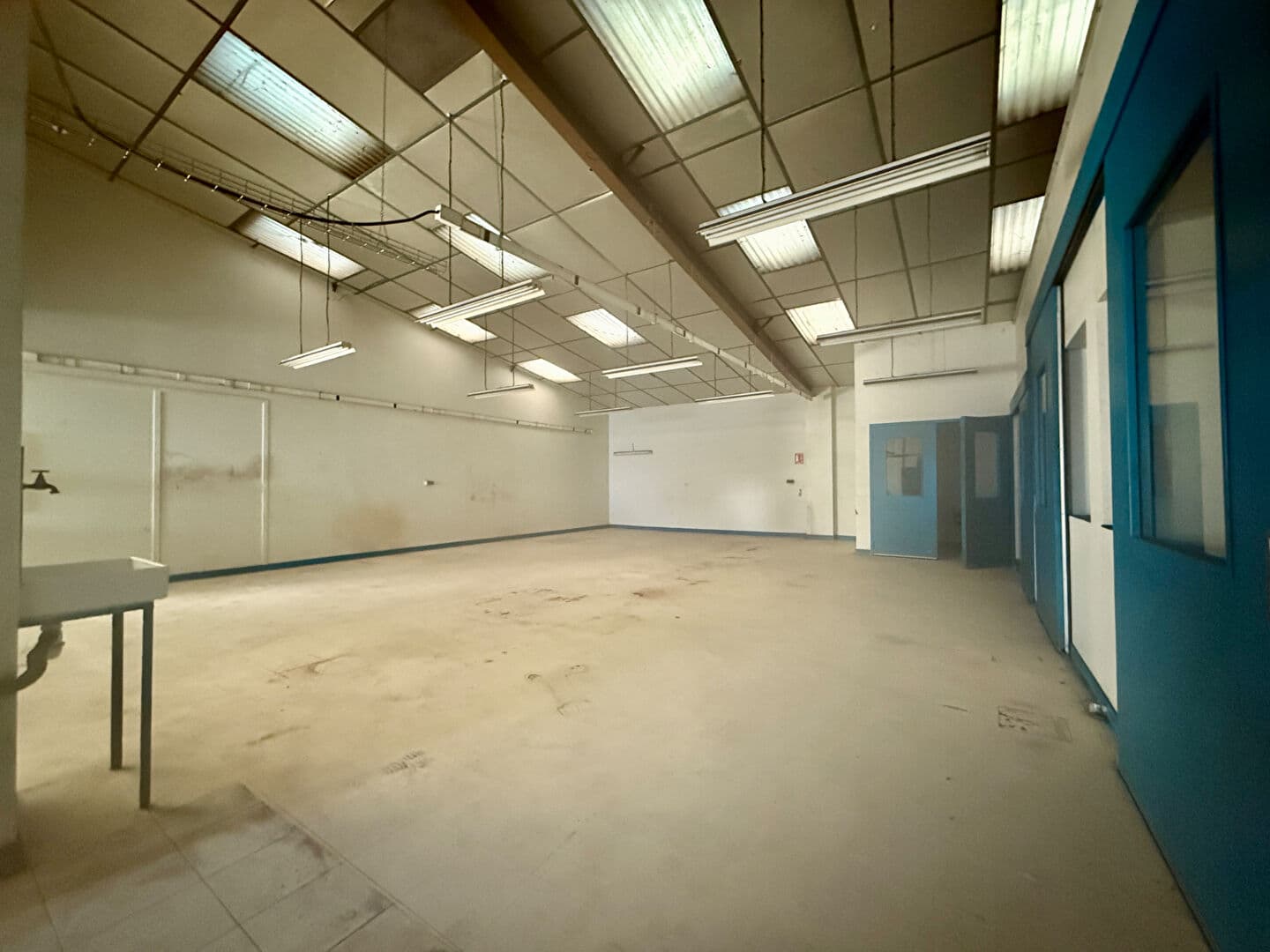 VITRE  - LOCAL INDUSTRIEL - A VENDRE — Photo 3