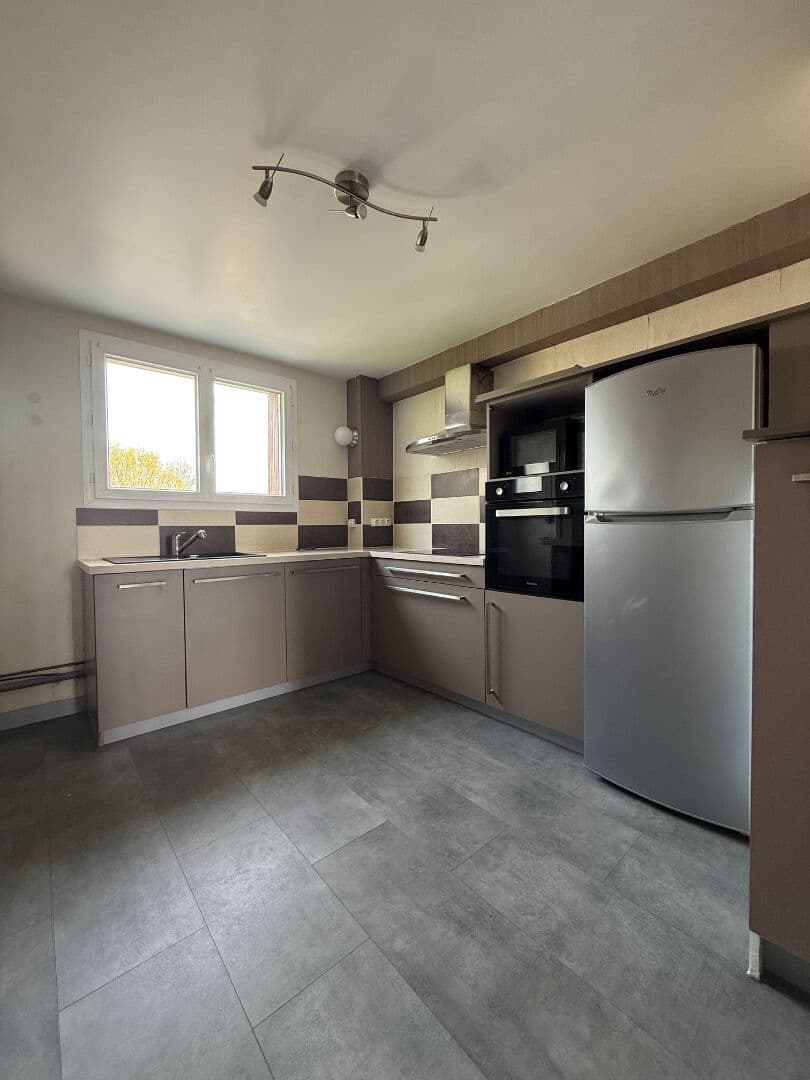 FOUGERES - A VENDRE - APPARTEMENT — Photo 4